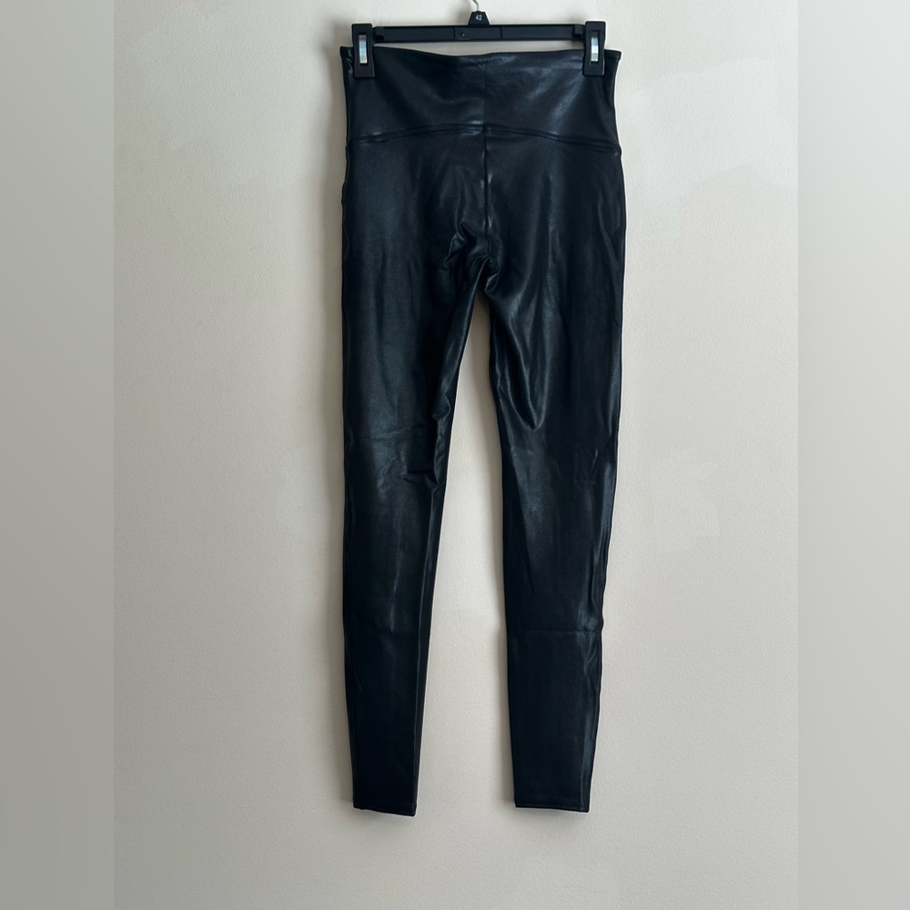 Spanx leggings pants.